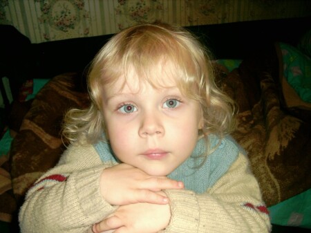 Притомилась. На коленке.