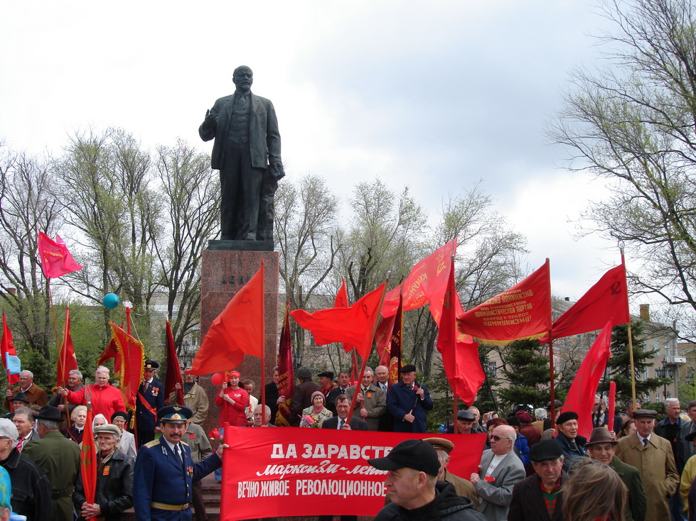 Кто там шагает правой? Левой! Левой! Левой!