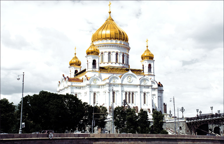 проплывая мимо