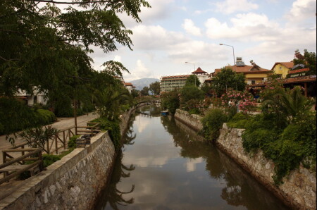 Река в Ичмелере, Турция.
