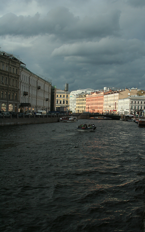 &quot;...Серое небо над серой водой и между ними - город...&quot;
