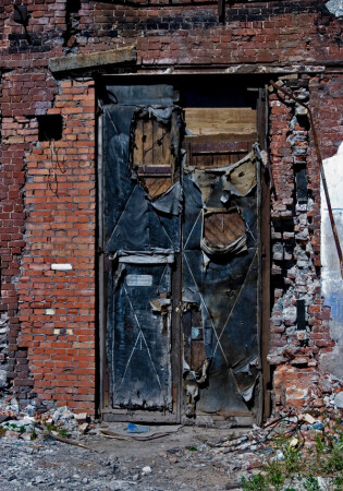 thE doOr!
