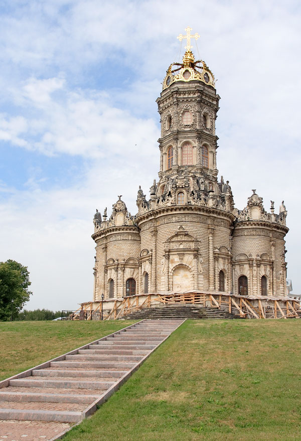 Королева подмосковных церквей