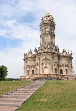 Королева подмосковных церквей