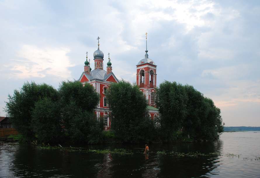 Церковь у озера, вечер 