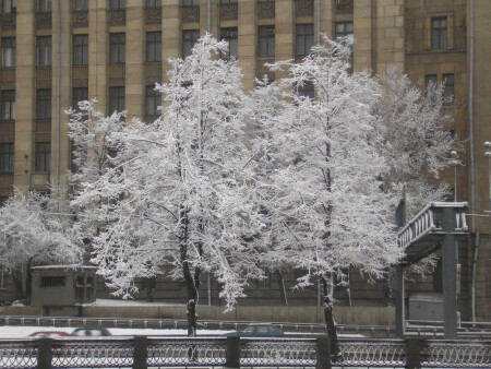 апрельский снег