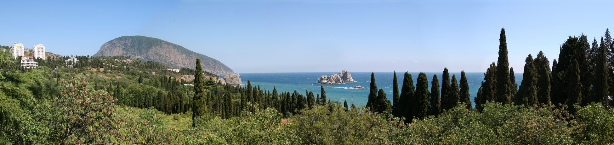 Панорама морского побережья Гурзуфа