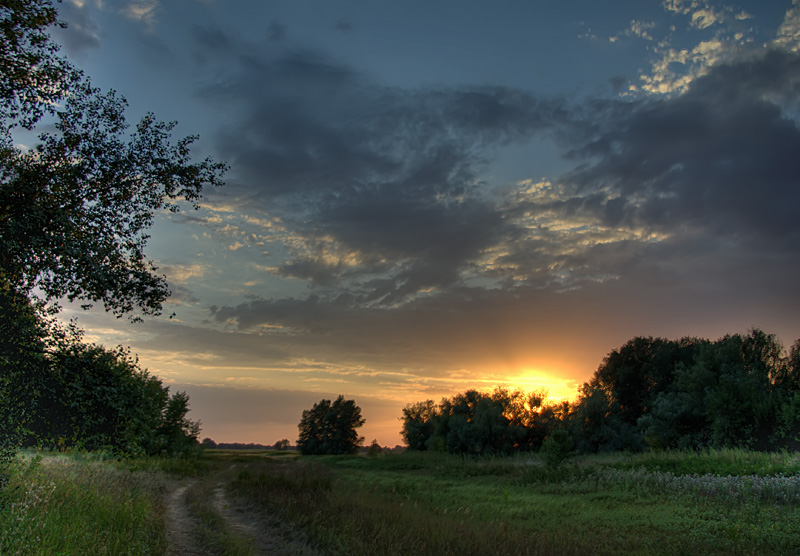 Закат на островах нижней Волги (HDR)