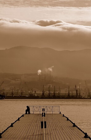 Одинокий рыбак