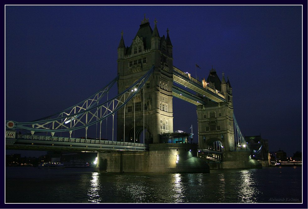 LONDON.The Tower Bridge.
