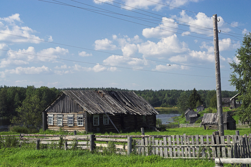 старый дом у реки
