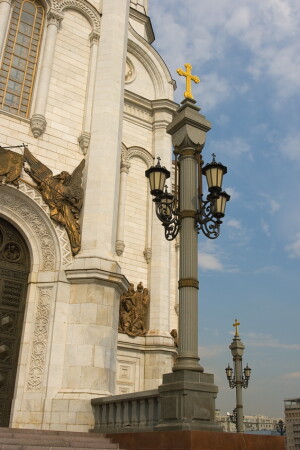 Храм. Улица. Фонарь