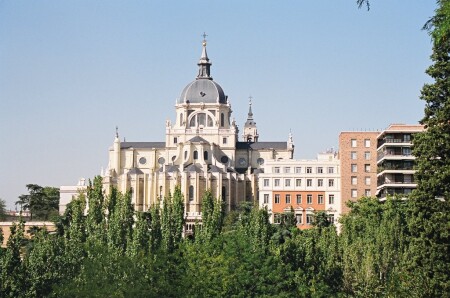 Одна из церквей центра Мадрида.
