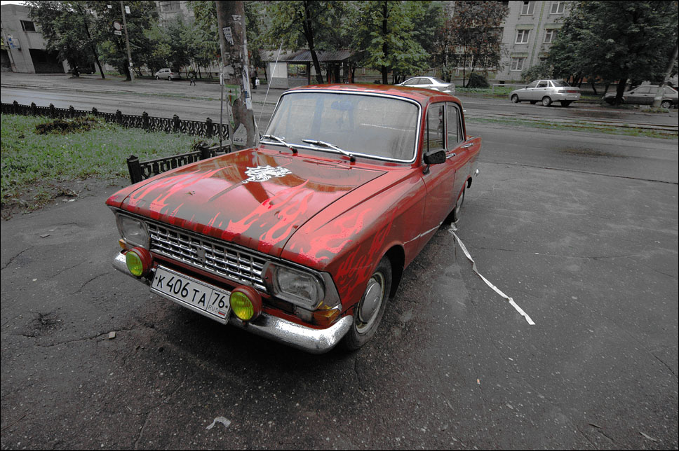 красный москвичь