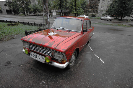 красный москвичь