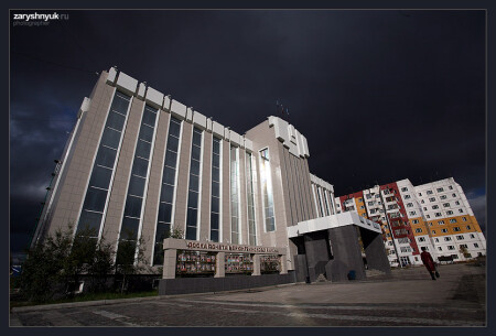 &amp;quot;Белый дом&amp;quot;, чёрное небо