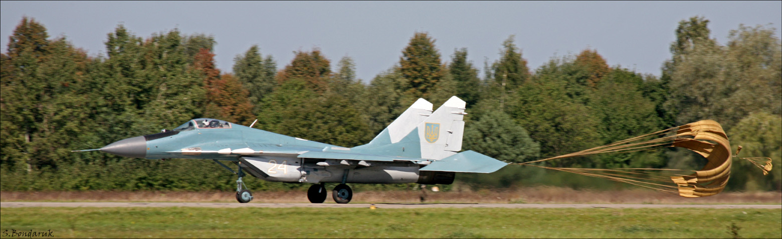Упираясь в воздух