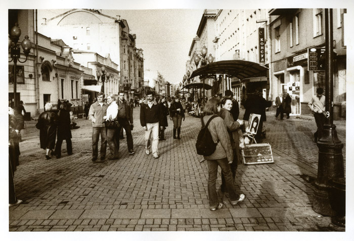 Арбатского романса старинное шитьё...