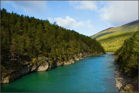 Бирюзовая река