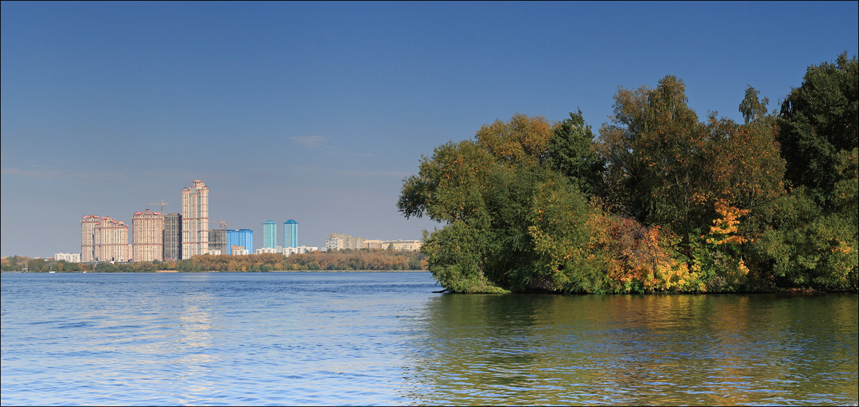 Осень недавно в городе...