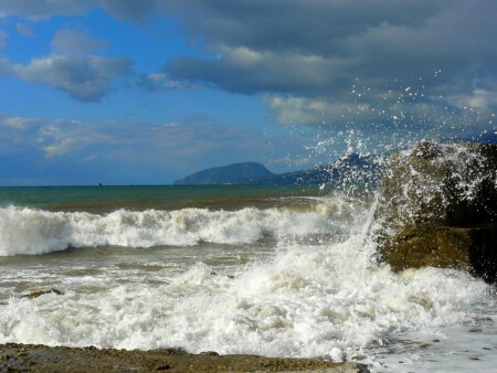 Противостояние.