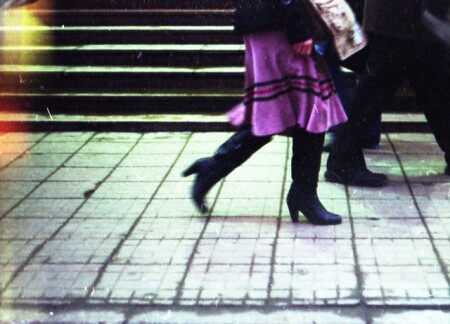 цвет разгуливает по улице