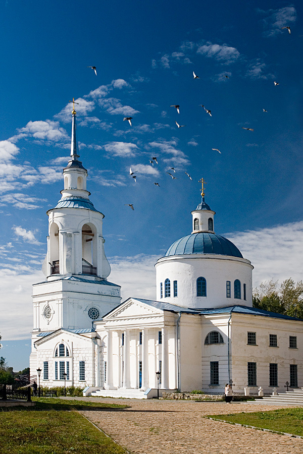 Бело-синее