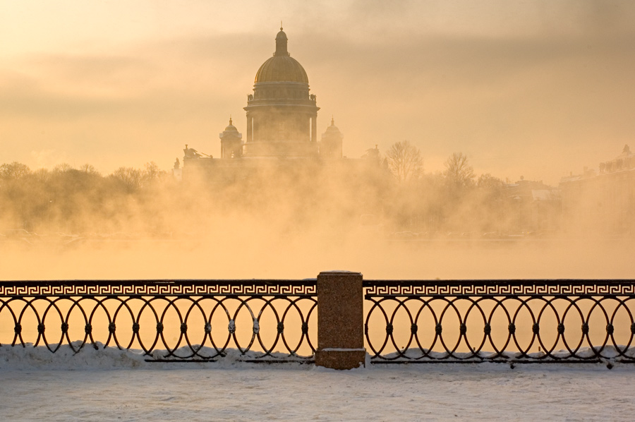 Утром. Нева