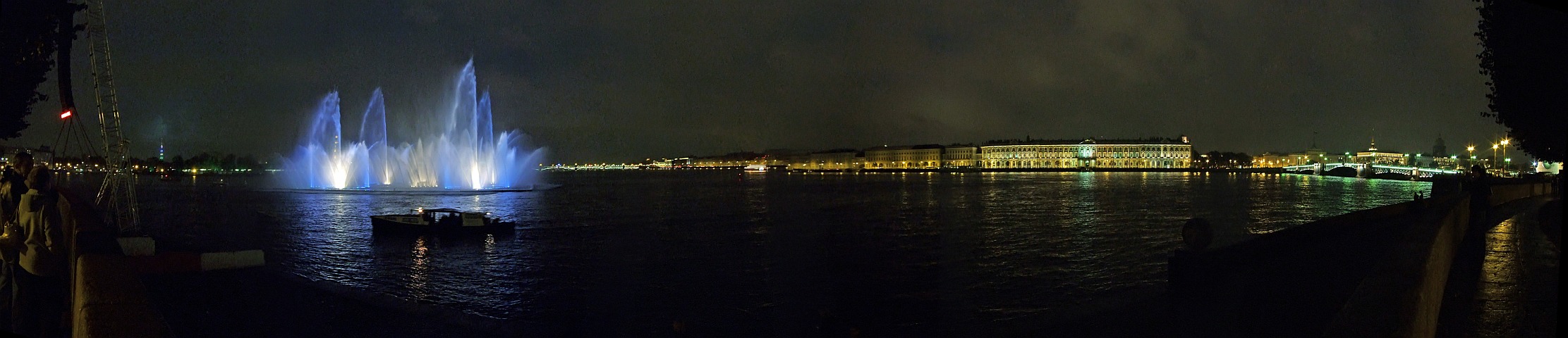 Нева. Ночь.