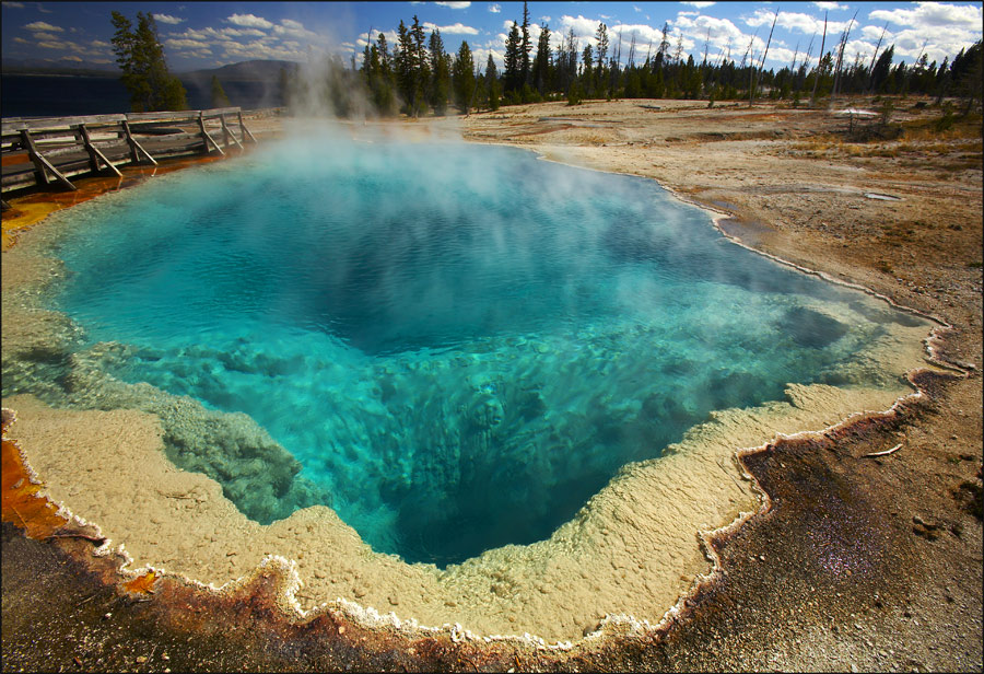 Yellowstone. Black Pool. 