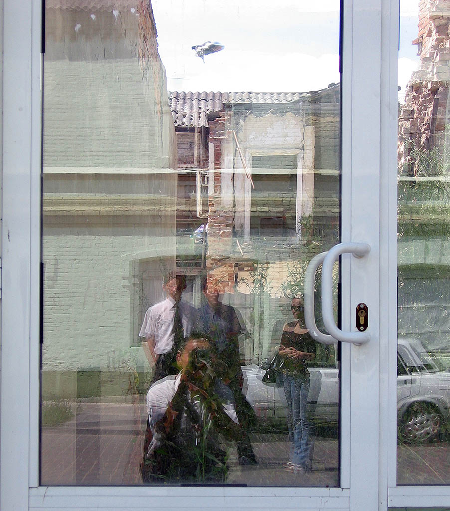 Двери...