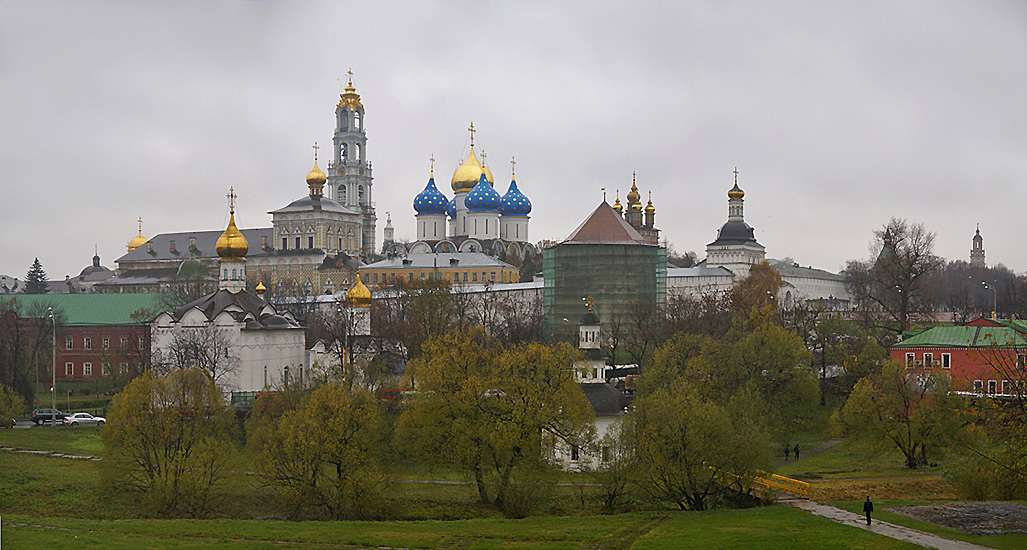 Троице-Сергиевская Лавра в ненастный день
