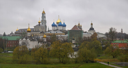 Троице-Сергиевская Лавра в ненастный день