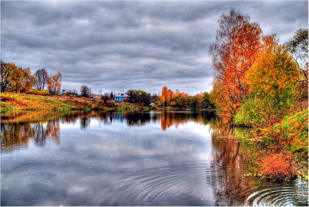 Домик у озера (осень)