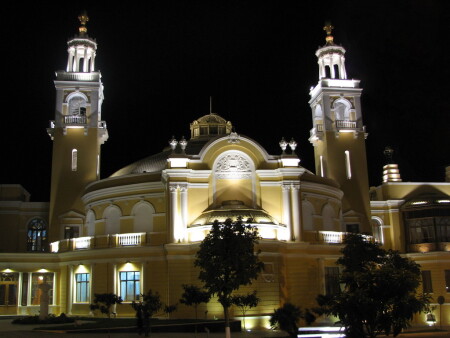 Здание филармонии в Баку