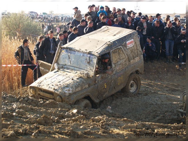 Эй, вытащите меня отсюда...