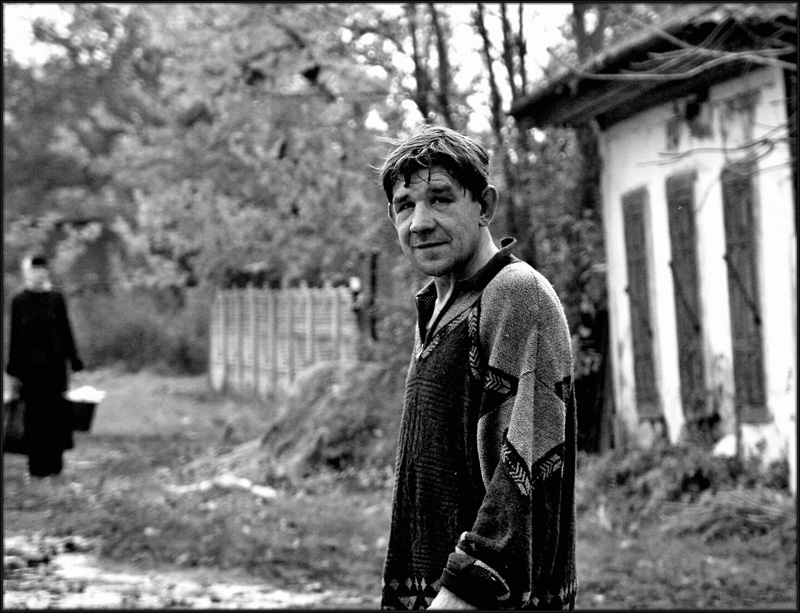 У дома твоего.