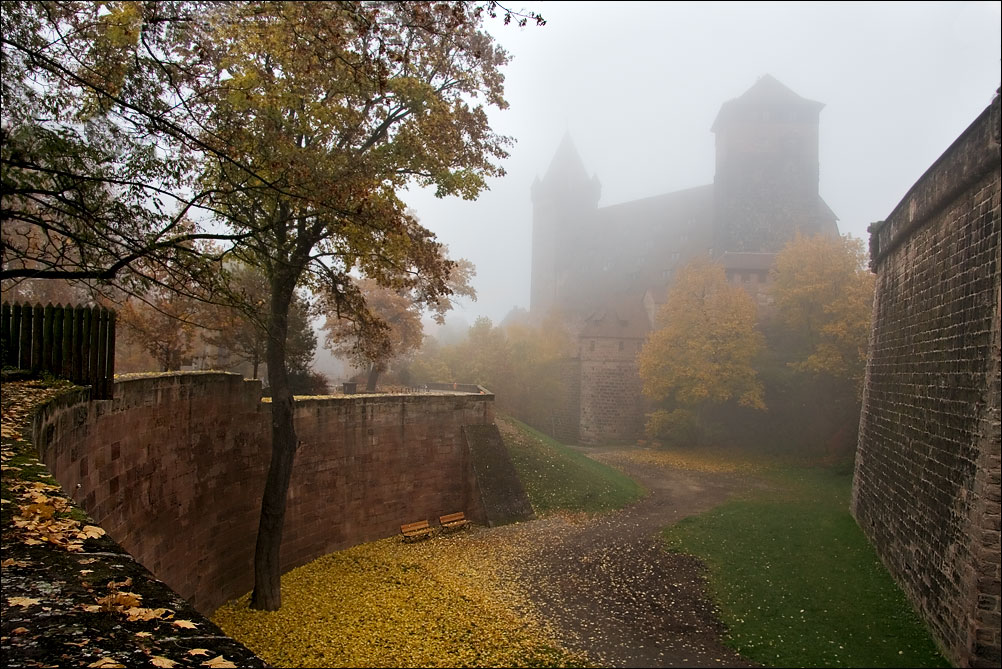 замок Keiserburg туманным утром