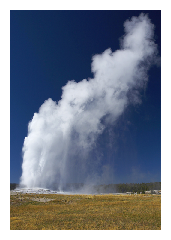 Old Faithful Geyser. Yellowstone. 