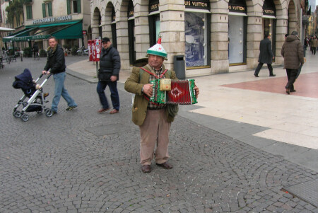 Уличный музыкант