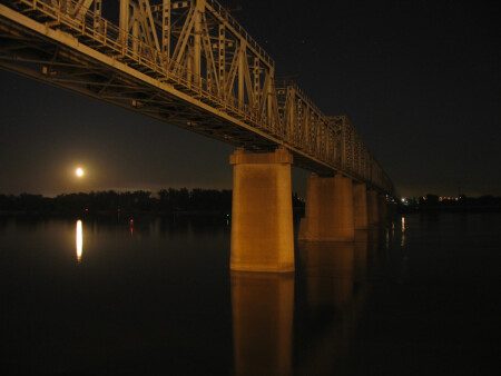 А на том берегу...