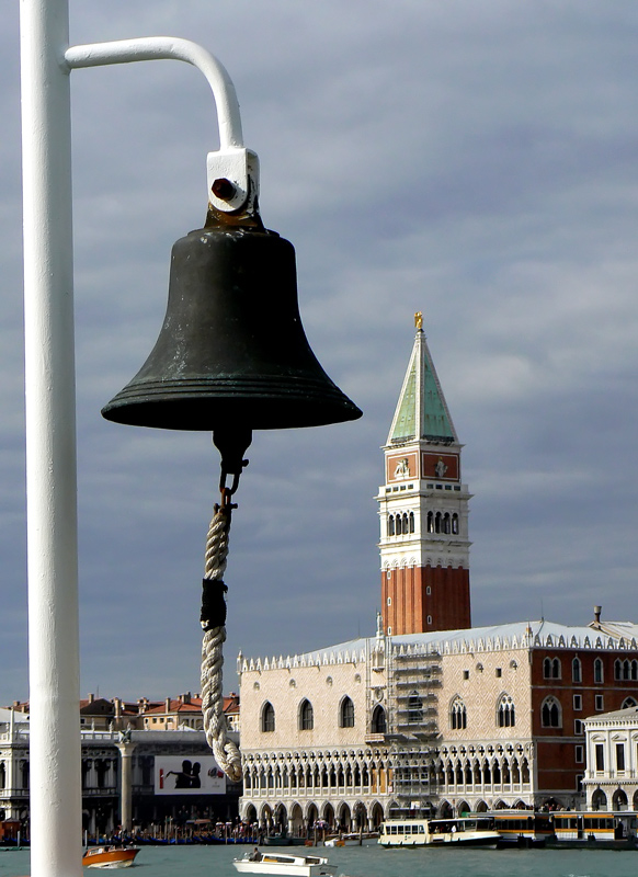 Feel the bells ringin'