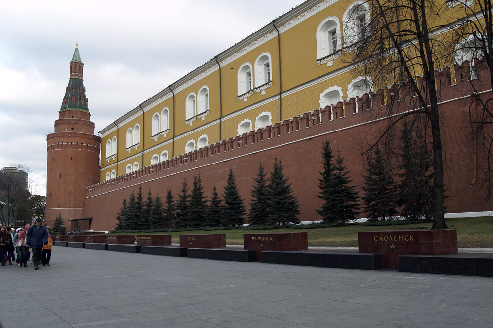 Аллея городов героев.
