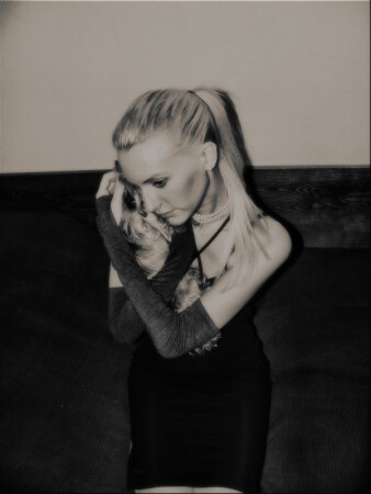 Девочка с собачкой