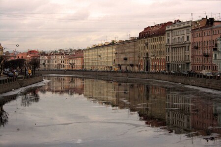 город в отражении