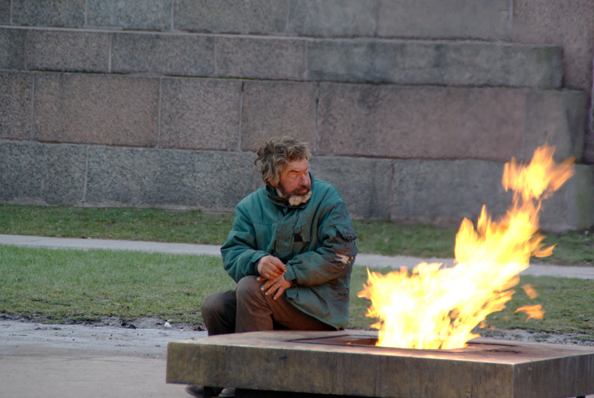 Буду я греться у чужого огня...