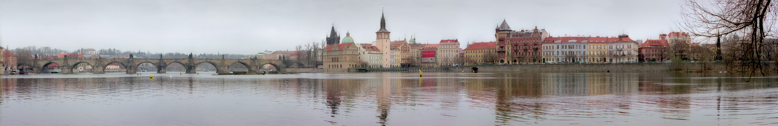 Прага в р-не Карлова моста (панорама)