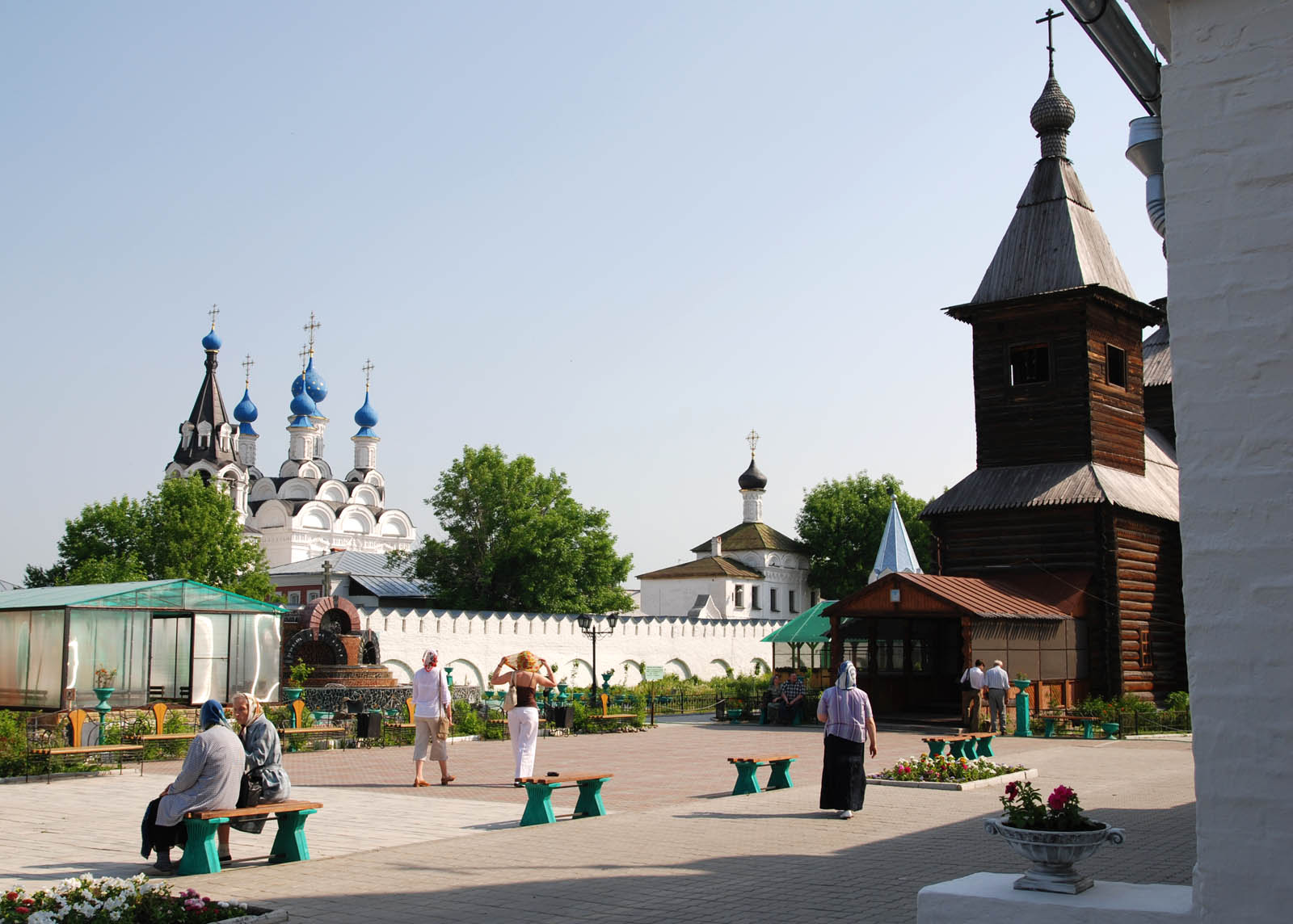 в уездном городе N