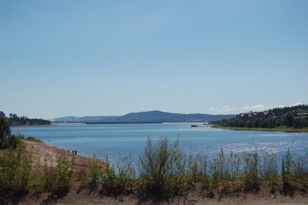 Лето. Водохранилище. ГЭС.