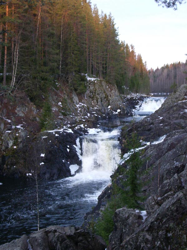 Карелия, равнинный водопад Кивач.